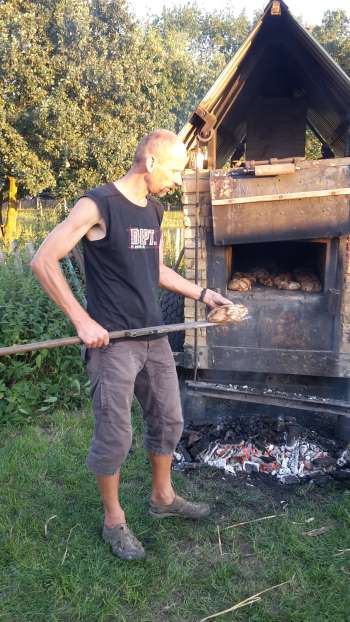 Brot backen im Feldbackofen 27.08.2016 mit Torsten Langbecker 2